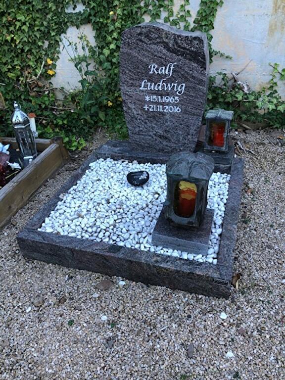 Urnmonument 05