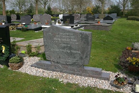 Staande Gedenksteen 25