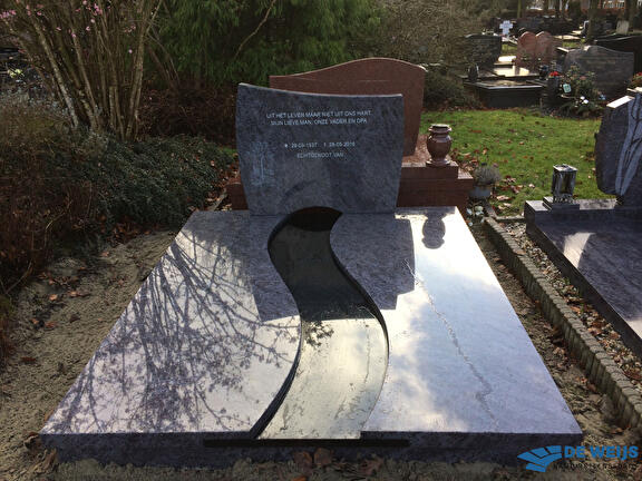 Dubbel grafmonument Delfzijl in zwart graniet en orion graniet