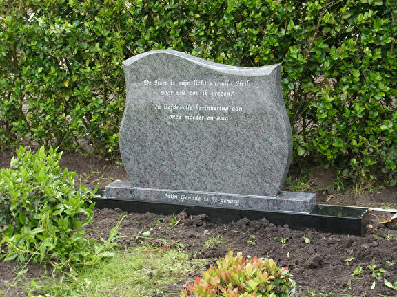 Staande Gedenksteen 06